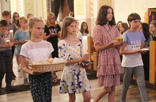Wakacyjny Dzień Wspólnoty Oazy w Rajczy - II turnus 2022, cz. 2 - Msza św. w sanktuarium