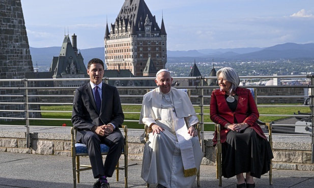 Kanada: spotkanie papieża z władzami politycznymi, ludnością rdzenną i dyplomatami
