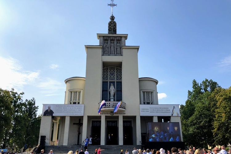 Radzymin i Niepokalanów: Noc Walki Duchowej