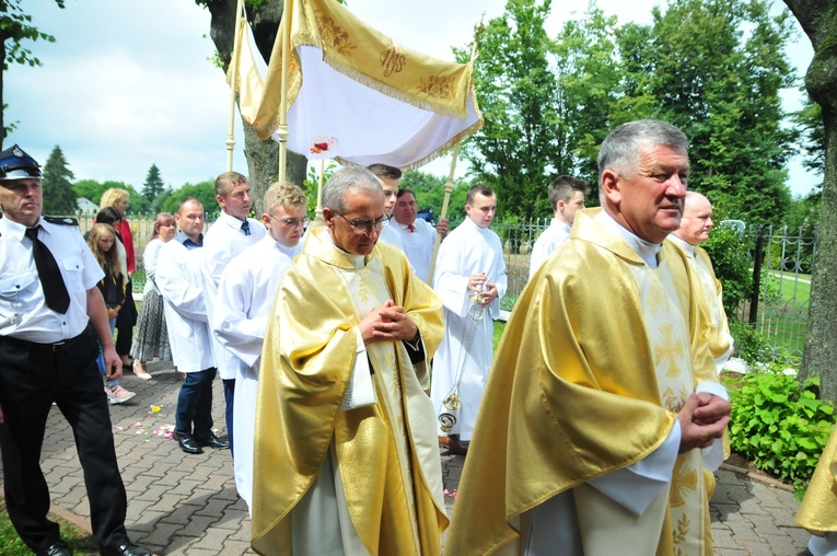 Procesja odpustowa w Motyczu