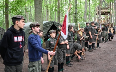 Prawie 150 harcerzy spędziło miesiąc na obozie niedaleko Polanowa