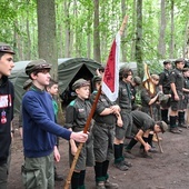 Prawie 150 harcerzy spędziło miesiąc na obozie niedaleko Polanowa