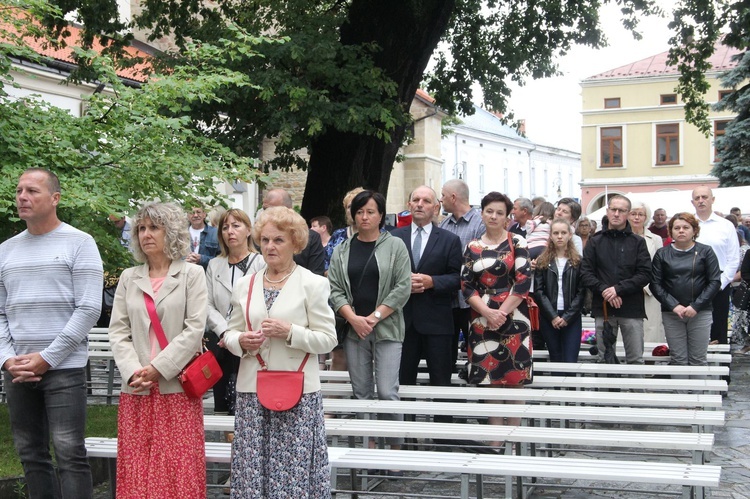 Nowy Sącz. Wielki odpust ku czci Przemienienia Pańskiego - dzień 1.