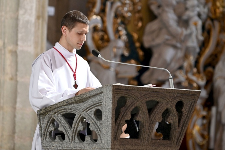 Strzegom. W bazylice powitali relikwie św. Szarbela