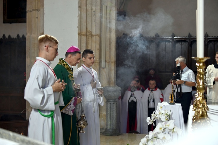 Strzegom. W bazylice powitali relikwie św. Szarbela