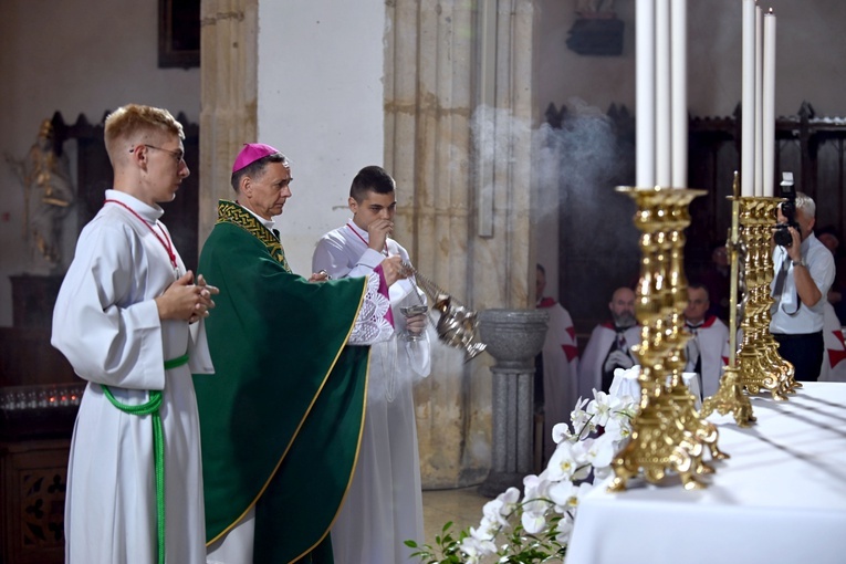 Strzegom. W bazylice powitali relikwie św. Szarbela