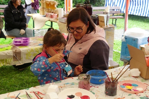 Deszczowa 12. Biesiada Rodzinna z Fundacją Krzyż Dziecka w Pisarzowicach