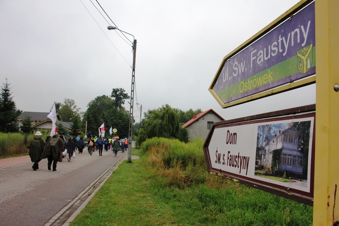 Nocą w deszczu do s. Faustyny 