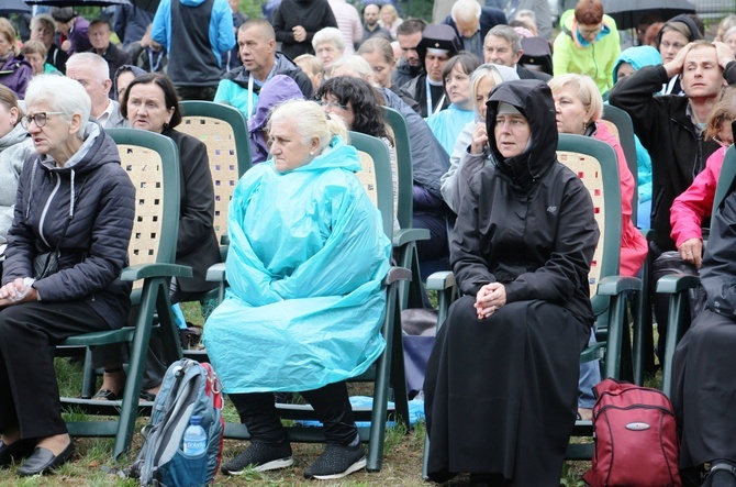 Nocą w deszczu do s. Faustyny 