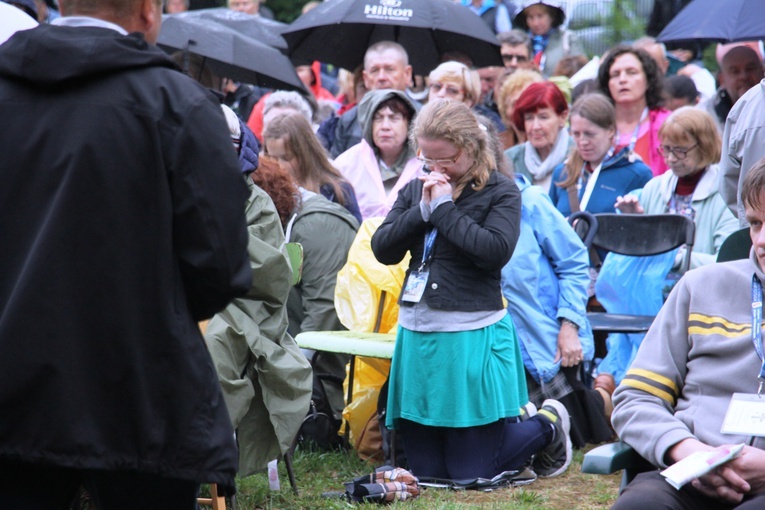 Nocą w deszczu do s. Faustyny 