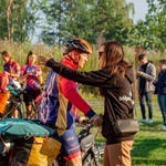 Ksiądz z młodzieżą jadą na rowerach na Przylądek Północny. Po pokój dla Ukrainy