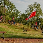 Ksiądz z młodzieżą jadą na rowerach na Przylądek Północny. Po pokój dla Ukrainy