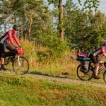 Ksiądz z młodzieżą jadą na rowerach na Przylądek Północny. Po pokój dla Ukrainy