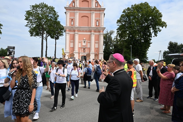 Wyjście pielgrzymki ze Skrzatusza na Jasną Górę