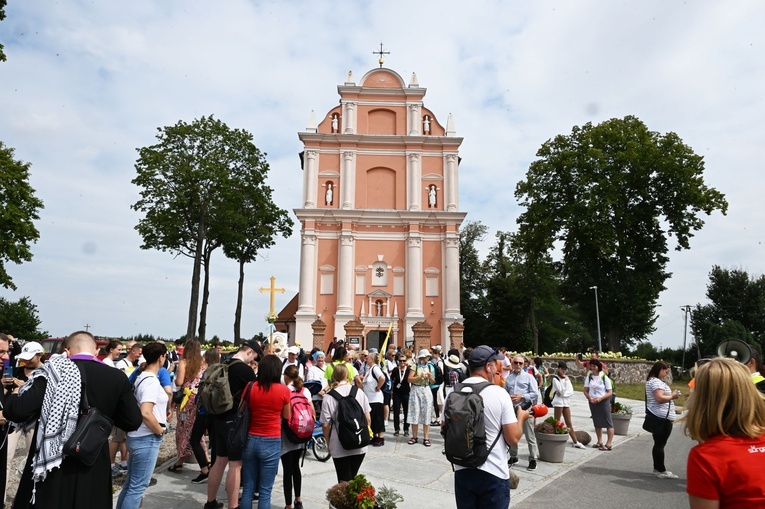 Wyjście pielgrzymki ze Skrzatusza na Jasną Górę