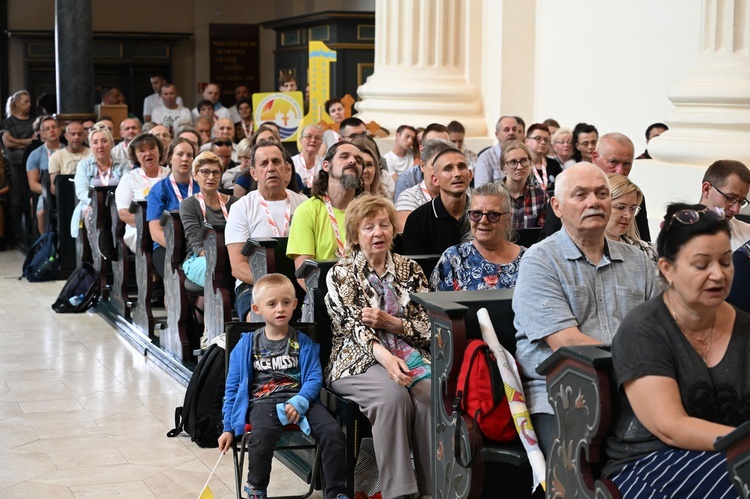 Wyjście pielgrzymki ze Skrzatusza na Jasną Górę