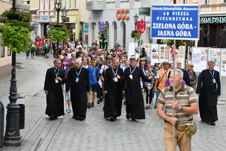 Piesza Pielgrzymka z Zielonej Góry zmierza do Czarnej Madonny