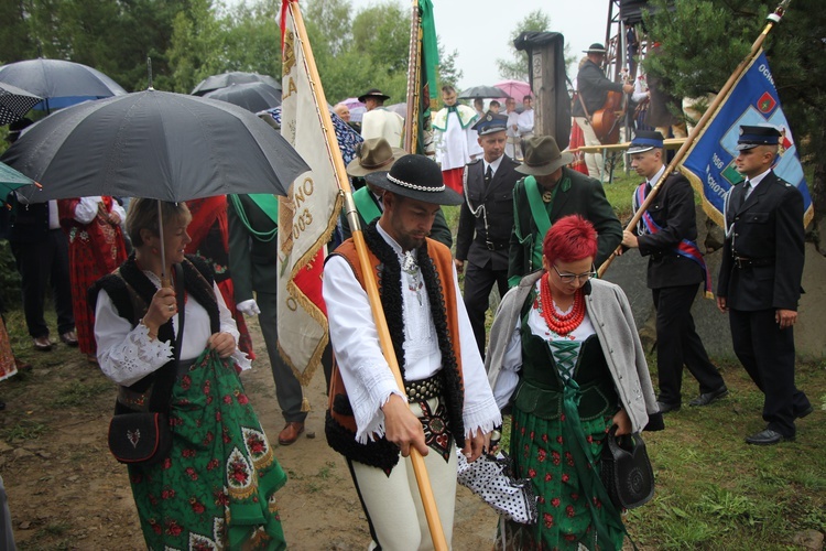 Ochotnica Górna. Poświęcenie odnowionego krzyża