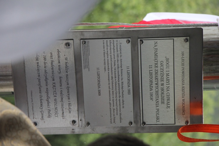 Ochotnica Górna. Poświęcenie odnowionego krzyża