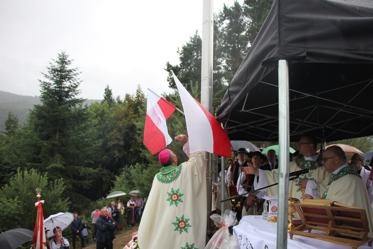 Ochotnica Górna. Poświęcenie odnowionego krzyża