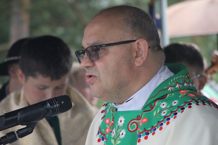 Ochotnica Górna. Poświęcenie odnowionego krzyża