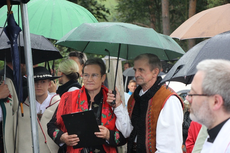 Ochotnica Górna. Poświęcenie odnowionego krzyża