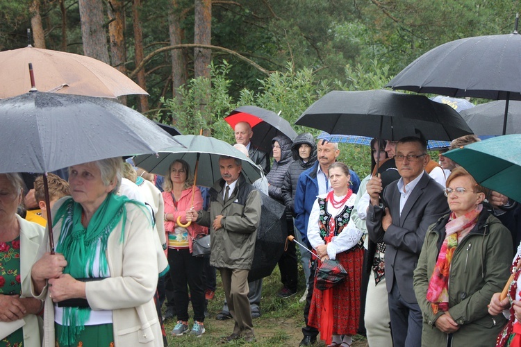 Ochotnica Górna. Poświęcenie odnowionego krzyża