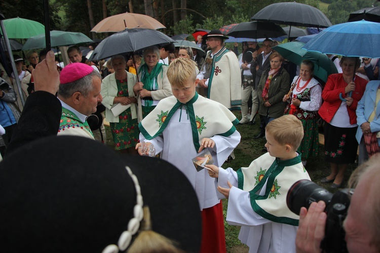 Ochotnica Górna. Poświęcenie odnowionego krzyża