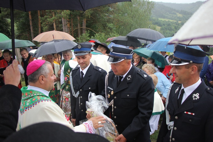 Ochotnica Górna. Poświęcenie odnowionego krzyża