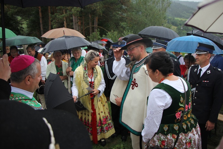 Ochotnica Górna. Poświęcenie odnowionego krzyża