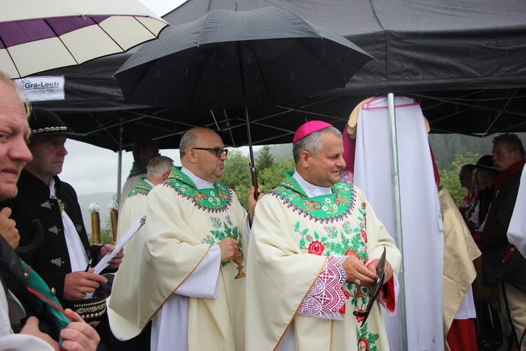 Ochotnica Górna. Poświęcenie odnowionego krzyża