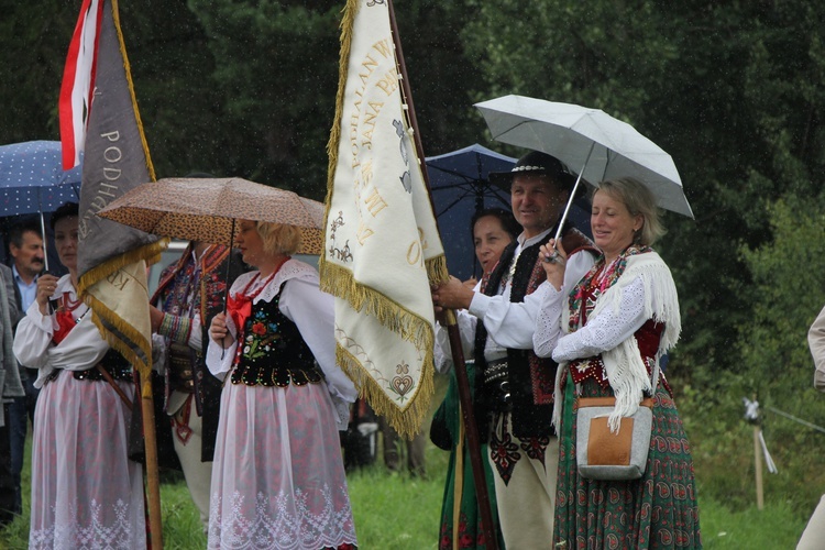 Ochotnica Górna. Poświęcenie odnowionego krzyża