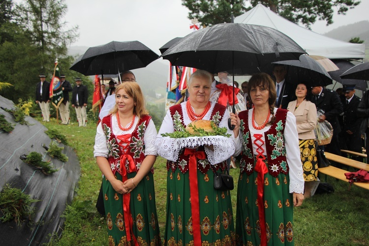 Ochotnica Górna. Poświęcenie odnowionego krzyża