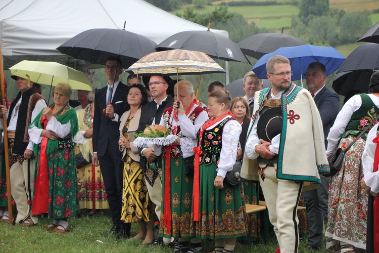 Ochotnica Górna. Poświęcenie odnowionego krzyża