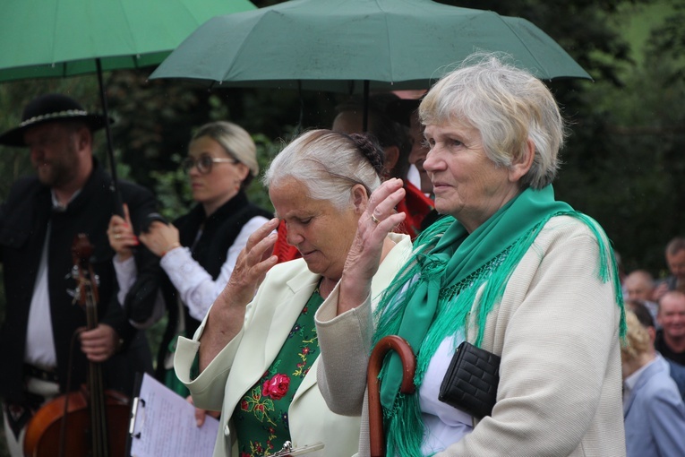 Ochotnica Górna. Poświęcenie odnowionego krzyża
