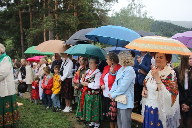 Ochotnica Górna. Poświęcenie odnowionego krzyża