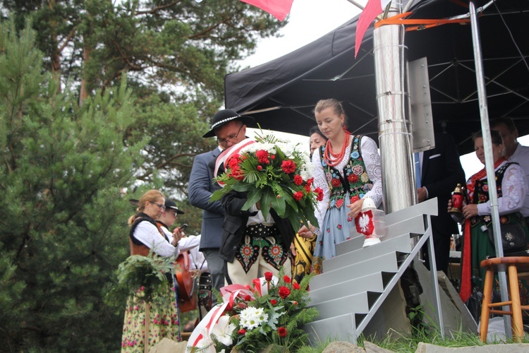 Ochotnica Górna. Poświęcenie odnowionego krzyża