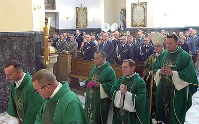 Eucharystii przewodniczył biskup polowy Wojska Polskiego.