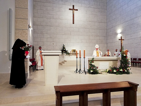 ▲	W liturgii uczestniczyli czciciele bł. Ignacego Kłopotowskiego i przyjaciele maryjnego sanktuarium.