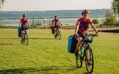 Ksiądz z młodzieżą jadą na rowerach na Przylądek Północny. Po pokój dla Ukrainy