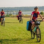 Ksiądz z młodzieżą jadą na rowerach na Przylądek Północny. Po pokój dla Ukrainy
