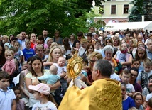 Przemieniony błogosławi dzieciom