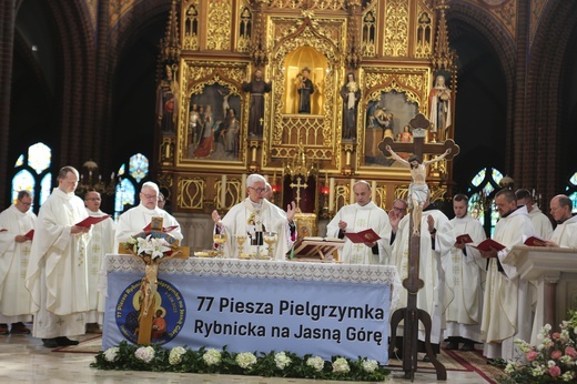 Rybnicka pielgrzymka - Eucharystia na rozpoczęcie