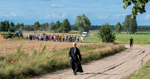 Ks. Władysław Pałys na pątniczym szlaku - Karczówka 2021 r.