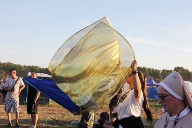 Ewangelizatorzy ruszyli na pole Pol'and'Rock Festival [GALERIA ZDJĘĆ]