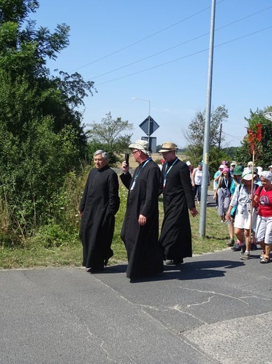 Obrazy z pątniczego szlaku na Jasną Górę