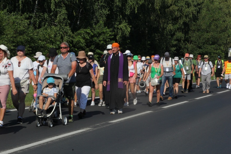 Fotorelacja z pielgrzymki - Dzień 1 - Kolumna stalowowolska