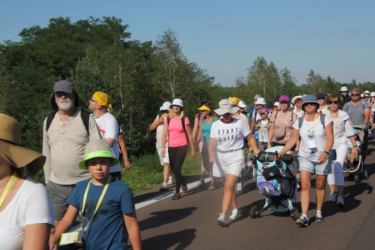 Fotorelacja z pielgrzymki - Dzień 1 - Kolumna stalowowolska