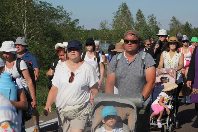 Fotorelacja z pielgrzymki - Dzień 1 - Kolumna stalowowolska