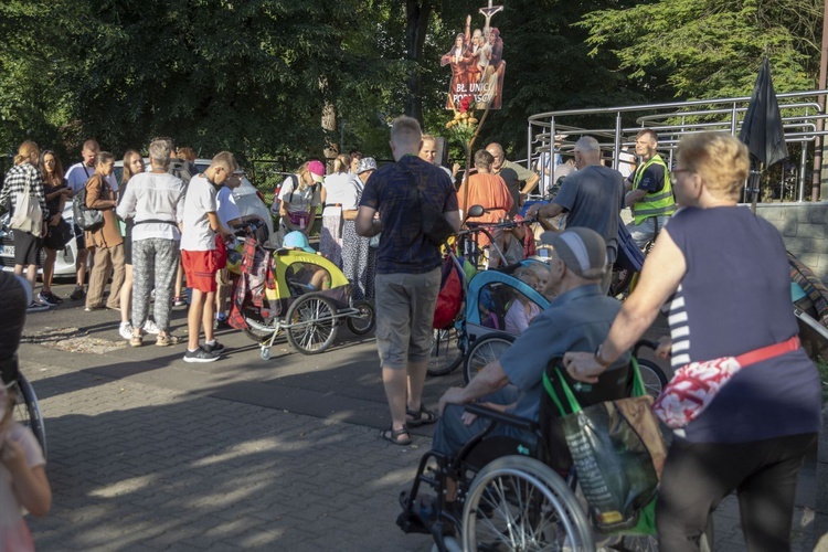 300 pielgrzymów na wózkach i ich opiekunów. 31. Pielgrzymka Osób Niepełnosprawnych